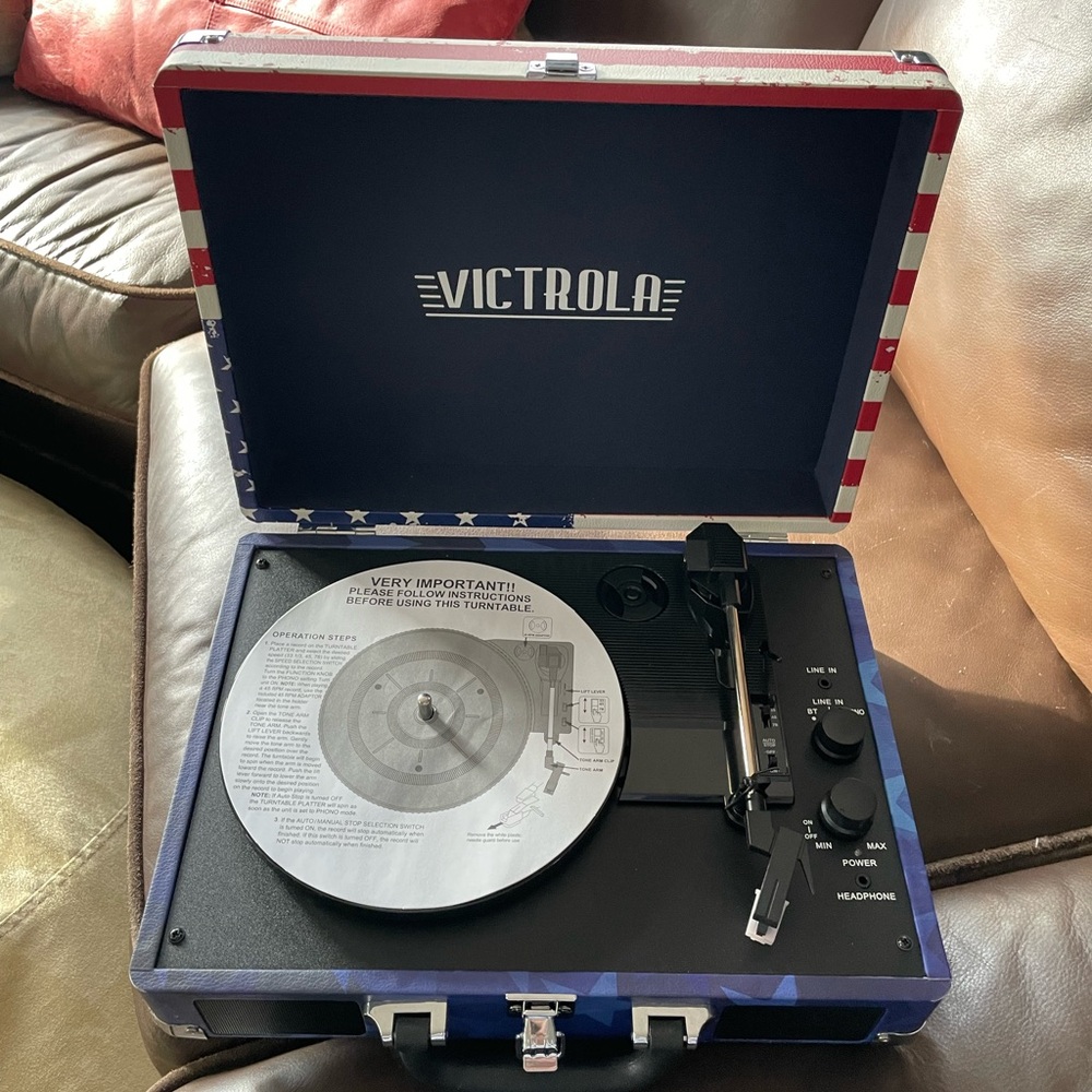 🆕 Victrola Patriotic Portable Turntable
